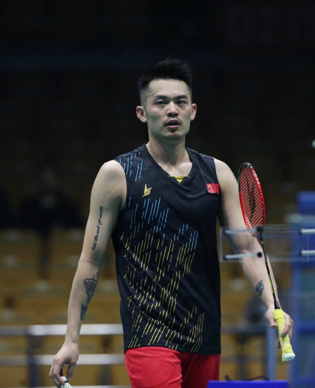 配上两端稳 配上两端稳