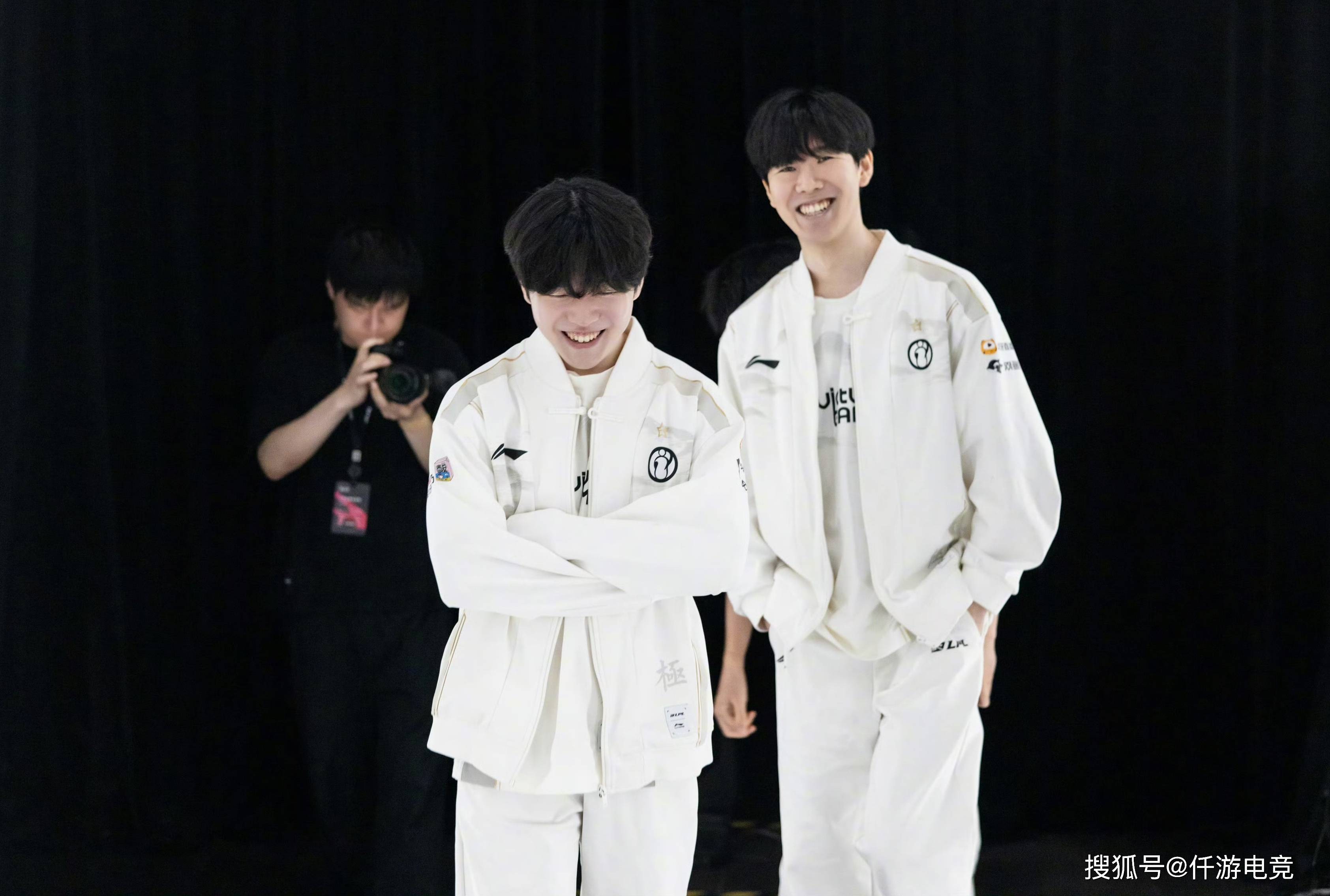 封其左手通 封其左手通