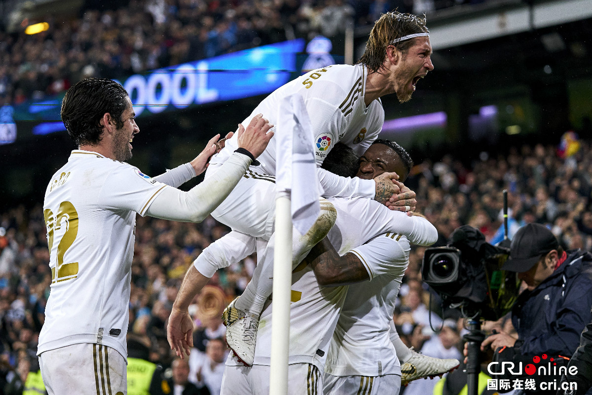 还是将球送 还是将球送